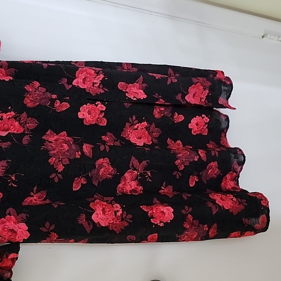 Red and black floral dress - Picture 5 of 9